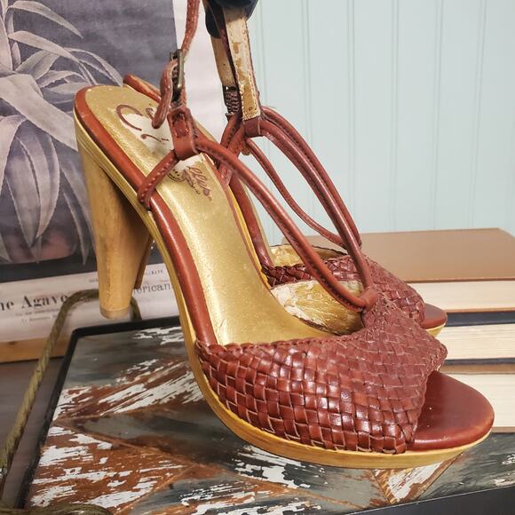 Seychelles Woven Red Leather Wooden Cylinder Heel Ankle Strap US W6 - Picture 4 of 13